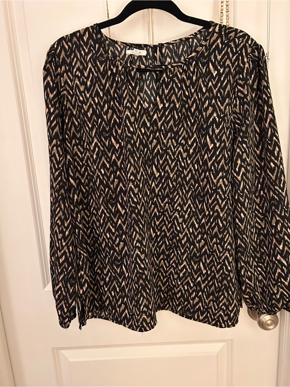Maurices Black & Cream Printed Long-Sleeve Blouse